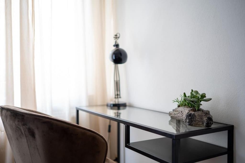 Wohnung Naehe Stadtzentrum Mit Wohnzimmer Und Kueche โคเบลนซ์ ภายนอก รูปภาพ