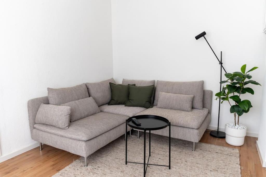 Wohnung Naehe Stadtzentrum Mit Wohnzimmer Und Kueche โคเบลนซ์ ภายนอก รูปภาพ