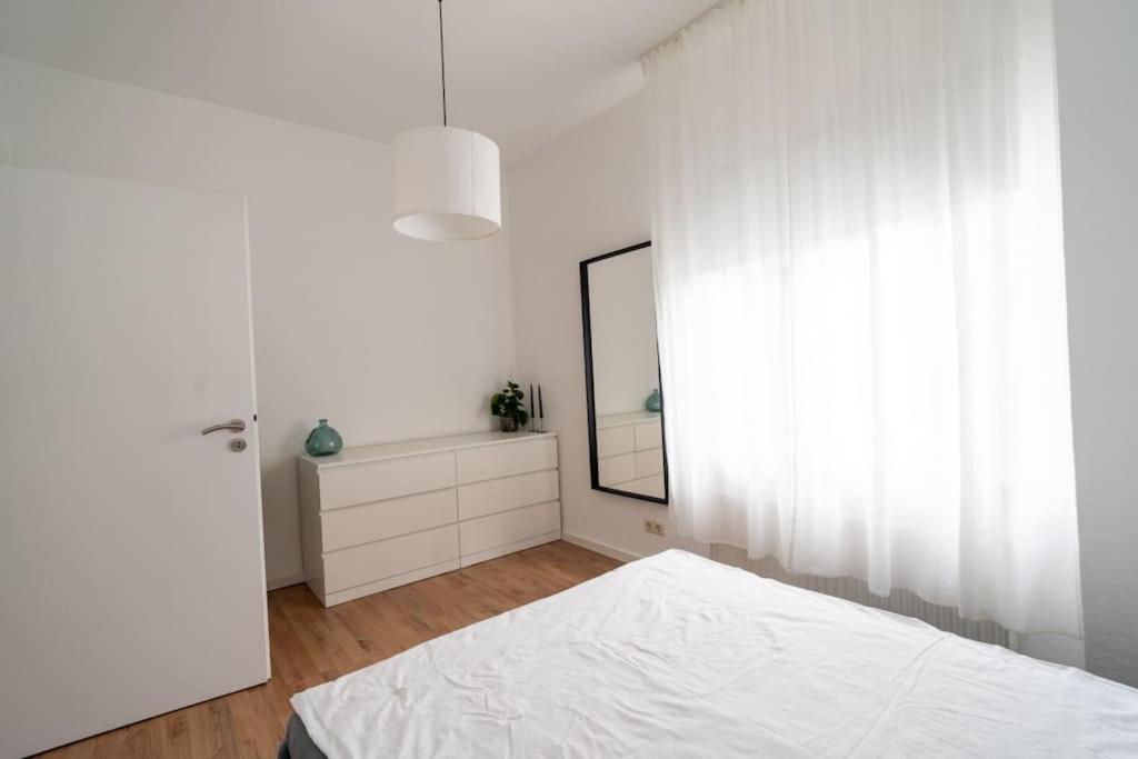 Wohnung Naehe Stadtzentrum Mit Wohnzimmer Und Kueche โคเบลนซ์ ภายนอก รูปภาพ