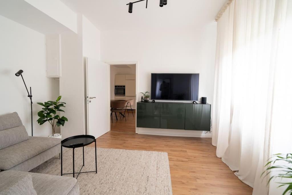 Wohnung Naehe Stadtzentrum Mit Wohnzimmer Und Kueche โคเบลนซ์ ภายนอก รูปภาพ